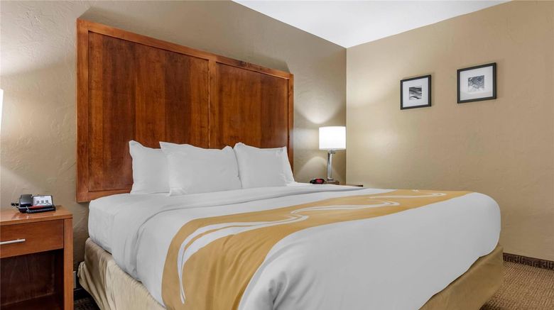 <b>Quality Inn Room</b>. Images powered by <a href="https://iceportal.shijigroup.com/" title="IcePortal" target="_blank">IcePortal</a>.