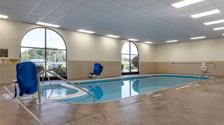<b>Quality Inn Pool</b>. Images powered by <a href="https://iceportal.shijigroup.com/" title="IcePortal" target="_blank">IcePortal</a>.