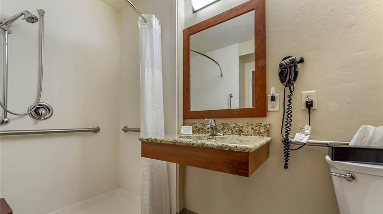<b>Quality Inn Room</b>. Images powered by <a href="https://iceportal.shijigroup.com/" title="IcePortal" target="_blank">IcePortal</a>.