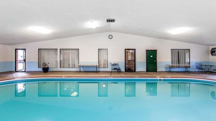 Quality Inn Pool