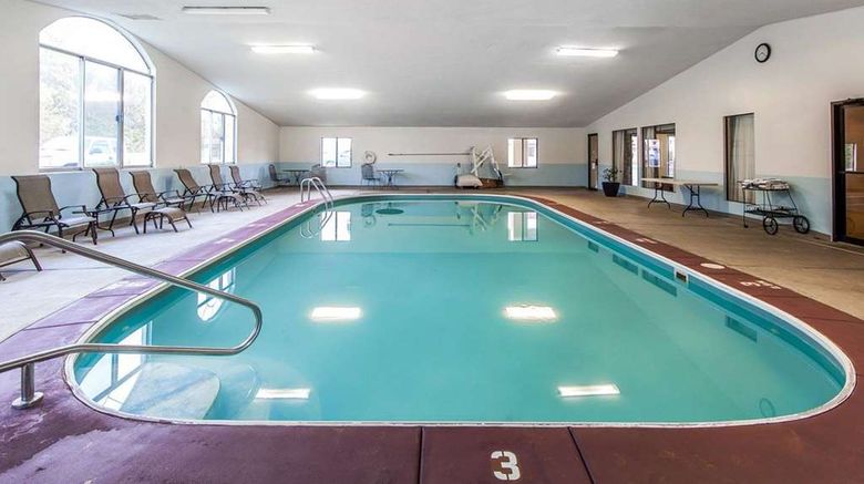 <b>Quality Inn Pool</b>. Images powered by <a href="https://iceportal.shijigroup.com/" title="IcePortal" target="_blank">IcePortal</a>.