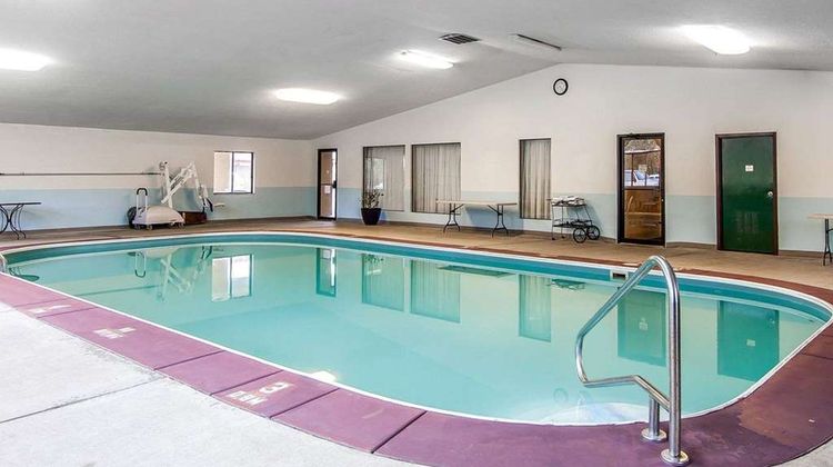 Quality Inn Pool