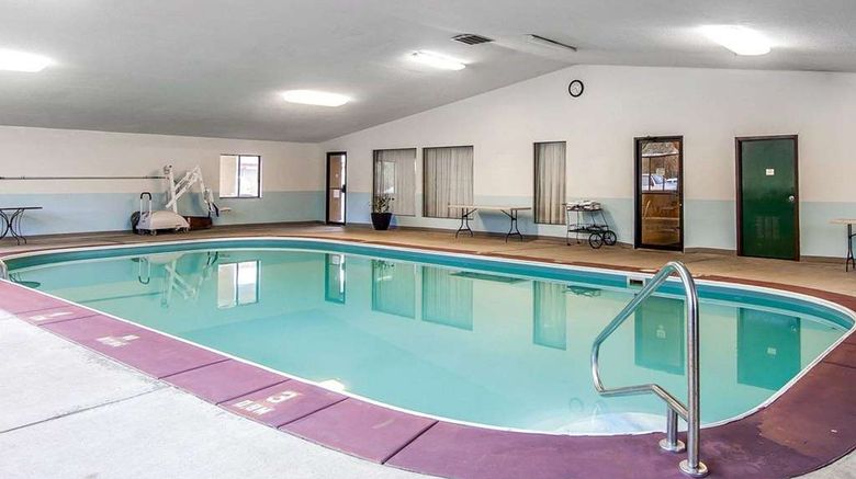 <b>Quality Inn Pool</b>. Images powered by <a href="https://iceportal.shijigroup.com/" title="IcePortal" target="_blank">IcePortal</a>.