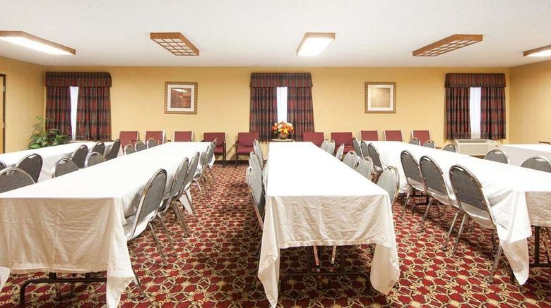 <b>Quality Inn Meeting</b>. Images powered by <a href="https://iceportal.shijigroup.com/" title="IcePortal" target="_blank">IcePortal</a>.