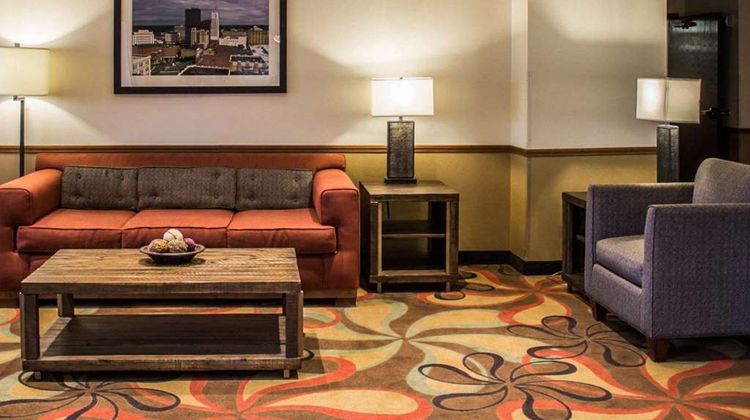 Quality Inn Akron South Lobby