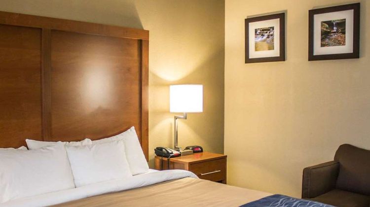 Quality Inn Akron South Room