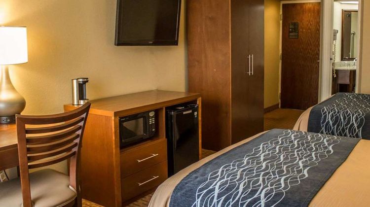 Quality Inn Akron South Room