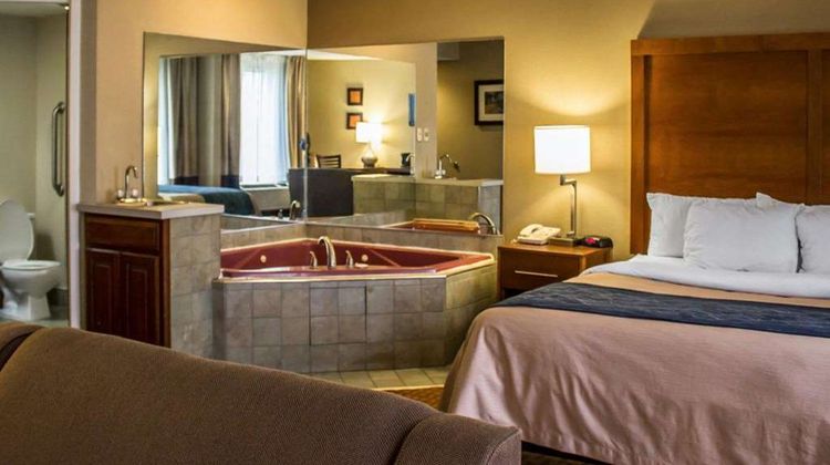 Quality Inn Akron South Suite