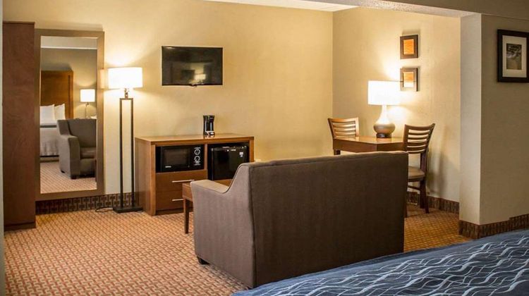 Quality Inn Akron South Suite