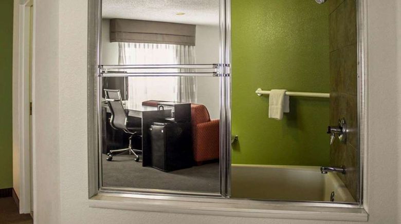 <b>Sleep Inn Room</b>. Images powered by <a href="https://iceportal.shijigroup.com/" title="IcePortal" target="_blank">IcePortal</a>.
