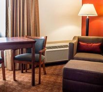 Quality Inn Lima Northeast Room