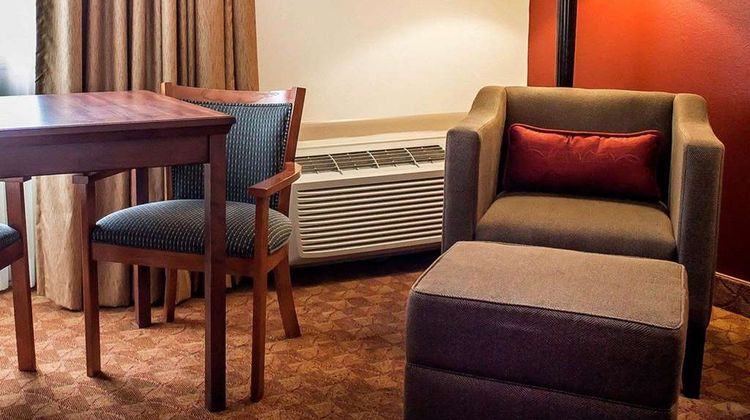 Quality Inn Lima Northeast Room