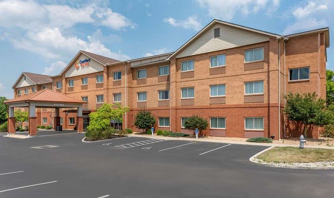 Comfort Suites Exterior
