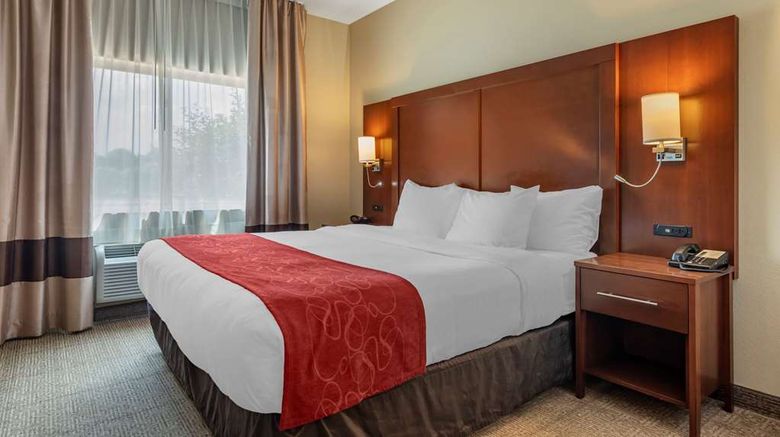 <b>Comfort Suites Suite</b>. Images powered by <a href="https://iceportal.shijigroup.com/" title="IcePortal" target="_blank">IcePortal</a>.