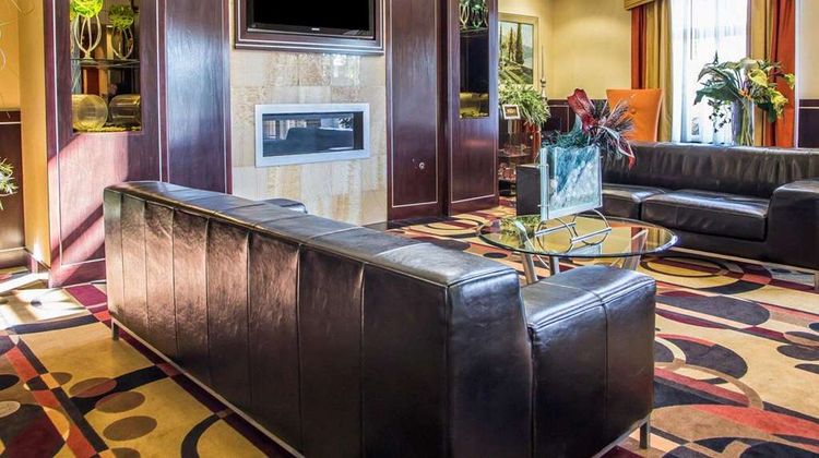 Comfort Suites Lobby