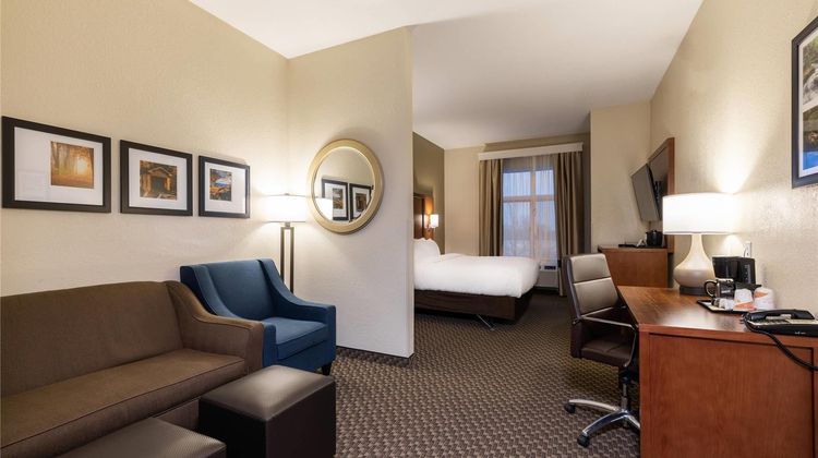 Comfort Suites Suite