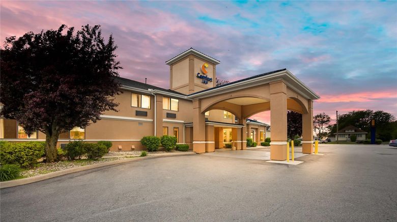 <b>Comfort Inn Van Wert Exterior</b>. Images powered by <a href="https://iceportal.shijigroup.com/" title="IcePortal" target="_blank">IcePortal</a>.