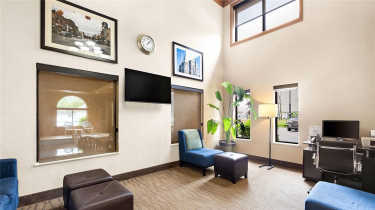 Comfort Inn Van Wert Lobby