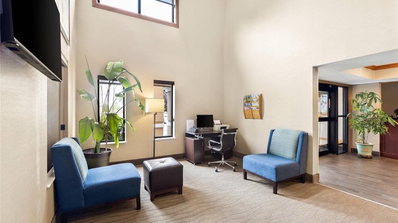 <b>Comfort Inn Van Wert Lobby</b>. Images powered by <a href="https://iceportal.shijigroup.com/" title="IcePortal" target="_blank">IcePortal</a>.