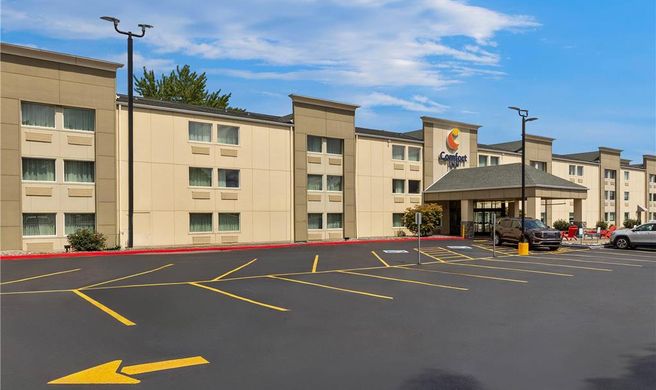 Comfort Inn Mayfield Heights Exterior