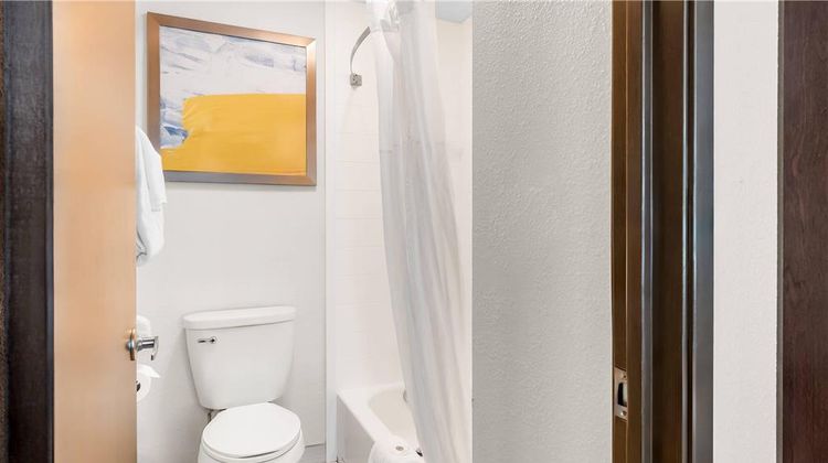 Comfort Inn Mayfield Heights Room