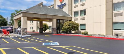 Comfort Inn Mayfield Heights Exterior