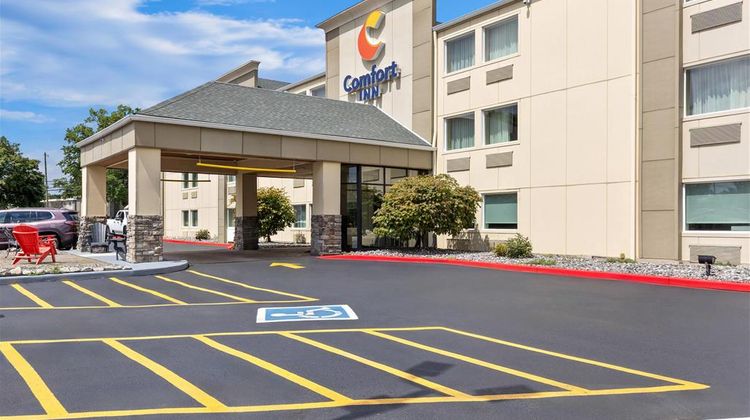 Comfort Inn Mayfield Heights Exterior