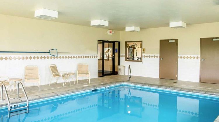 Quality Inn Springboro Pool