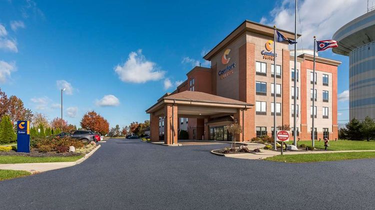 Comfort Suites East Broad at 270 Exterior