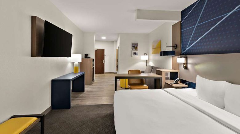 <b>Comfort Suites East Broad at 270 Room</b>. Images powered by <a href="https://iceportal.shijigroup.com/" title="IcePortal" target="_blank">IcePortal</a>.