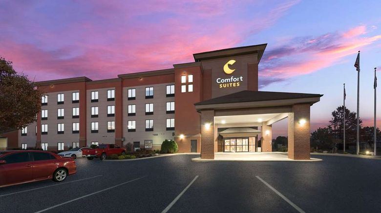 <b>Comfort Suites East Broad at 270 Exterior</b>. Images powered by <a href="https://iceportal.shijigroup.com/" title="IcePortal" target="_blank">IcePortal</a>.