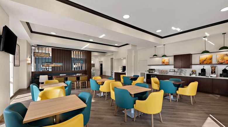 <b>Comfort Suites East Broad at 270 Restaurant</b>. Images powered by <a href="https://iceportal.shijigroup.com/" title="IcePortal" target="_blank">IcePortal</a>.