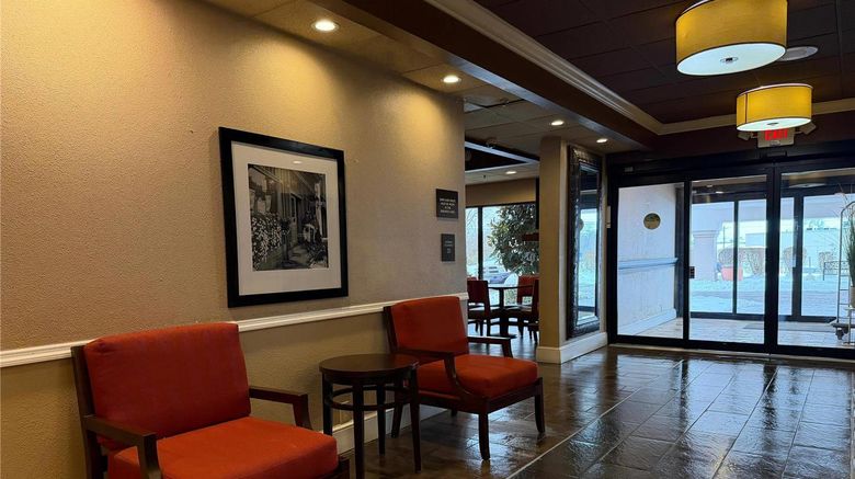 <b>Comfort  Inn Oxford Lobby</b>. Images powered by <a href="https://iceportal.shijigroup.com/" title="IcePortal" target="_blank">IcePortal</a>.