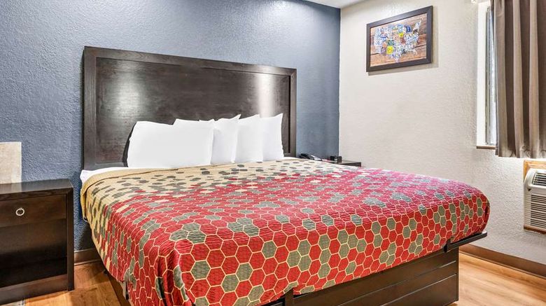 <b>Econo Lodge Suite</b>. Images powered by <a href="https://iceportal.shijigroup.com/" title="IcePortal" target="_blank">IcePortal</a>.