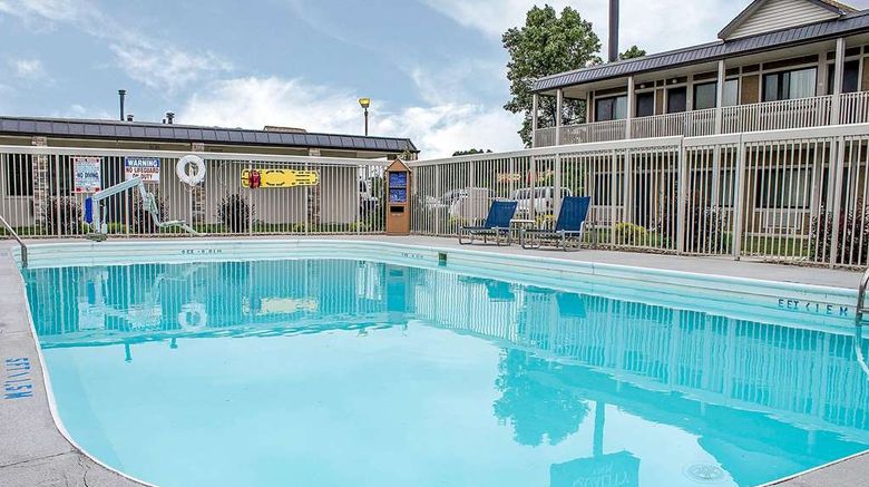 <b>Quality Inn Cambridge Pool</b>. Images powered by <a href="https://iceportal.shijigroup.com/" title="IcePortal" target="_blank">IcePortal</a>.