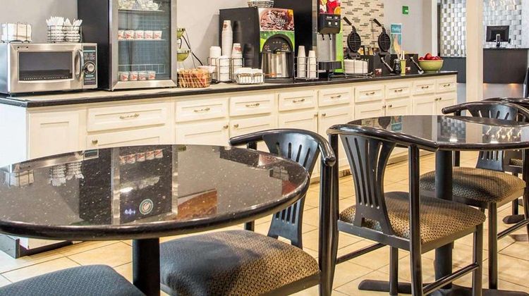 Quality Inn & Stes North/Polaris Restaurant