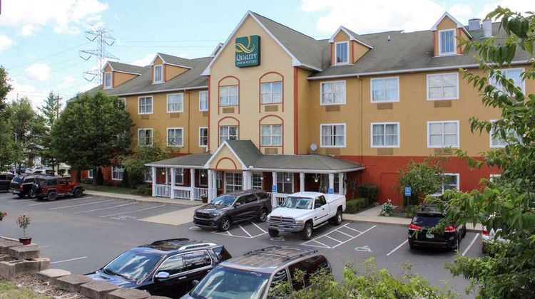 Quality Inn & Suites Exterior