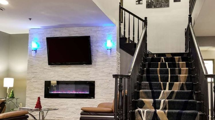 Quality Inn & Suites Lobby