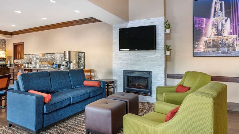 <b>Comfort Inn & Suites Lobby</b>. Images powered by <a href="https://iceportal.shijigroup.com/" title="IcePortal" target="_blank">IcePortal</a>.