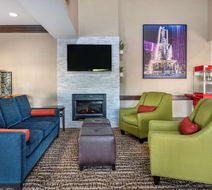 Comfort Inn & Suites Lobby