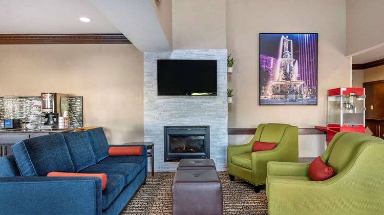 Comfort Inn & Suites Lobby