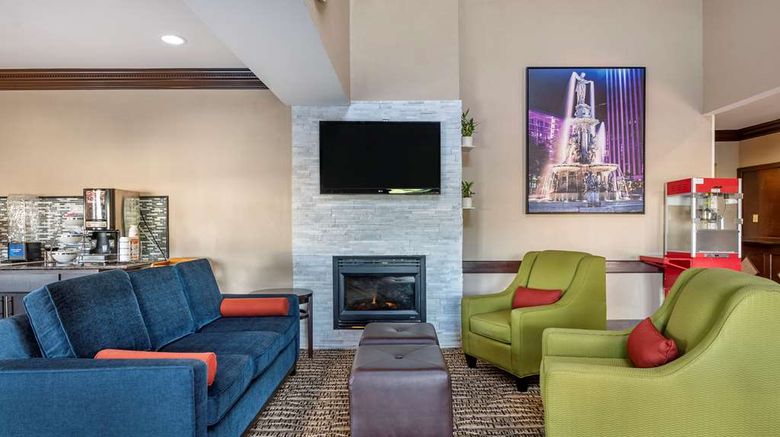 <b>Comfort Inn & Suites Lobby</b>. Images powered by <a href="https://iceportal.shijigroup.com/" title="IcePortal" target="_blank">IcePortal</a>.