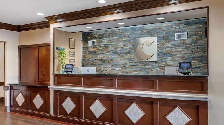 <b>Comfort Inn & Suites Lobby</b>. Images powered by <a href="https://iceportal.shijigroup.com/" title="IcePortal" target="_blank">IcePortal</a>.