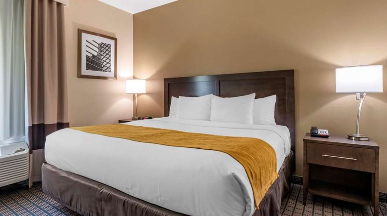 <b>Comfort Inn & Suites Suite</b>. Images powered by <a href="https://iceportal.shijigroup.com/" title="IcePortal" target="_blank">IcePortal</a>.