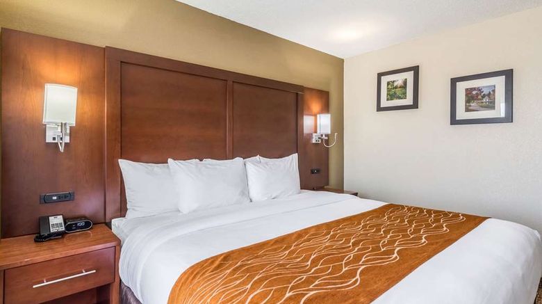 <b>Comfort Inn & Suites Dayton North Suite</b>. Images powered by <a href="https://iceportal.shijigroup.com/" title="IcePortal" target="_blank">IcePortal</a>.