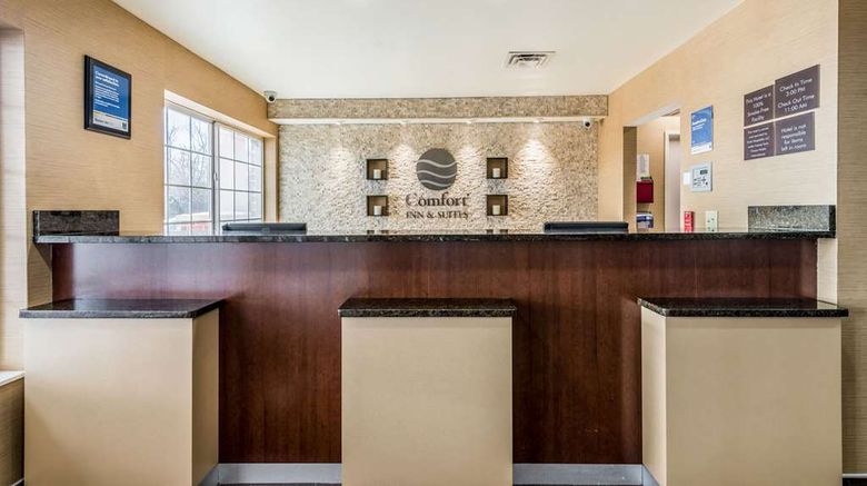 <b>Comfort Inn & Suites Dayton North Lobby</b>. Images powered by <a href="https://iceportal.shijigroup.com/" title="IcePortal" target="_blank">IcePortal</a>.