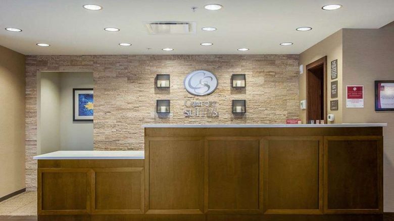 <b>Comfort Suites Youngstown Lobby</b>. Images powered by <a href="https://iceportal.shijigroup.com/" title="IcePortal" target="_blank">IcePortal</a>.