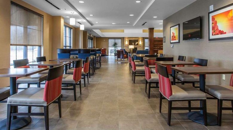 <b>Comfort Suites Youngstown Restaurant</b>. Images powered by <a href="https://iceportal.shijigroup.com/" title="IcePortal" target="_blank">IcePortal</a>.