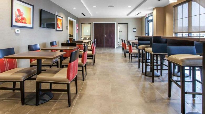 <b>Comfort Suites Youngstown Restaurant</b>. Images powered by <a href="https://iceportal.shijigroup.com/" title="IcePortal" target="_blank">IcePortal</a>.