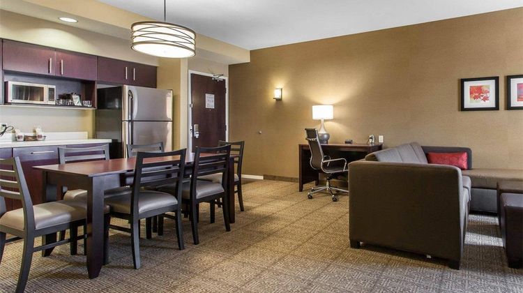 Comfort Suites Youngstown Suite